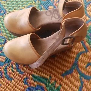 Otbt platform heels
